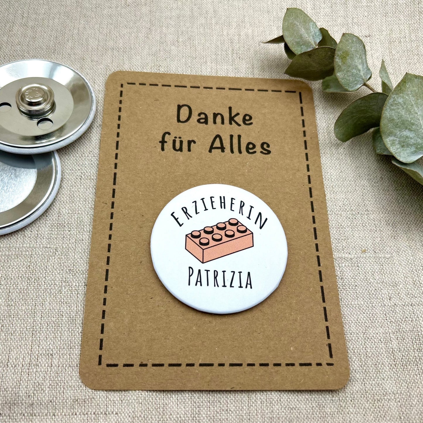 Namensschild Erzieherin PERSONALISIERT & mit Geschenkkarte nach Wahl