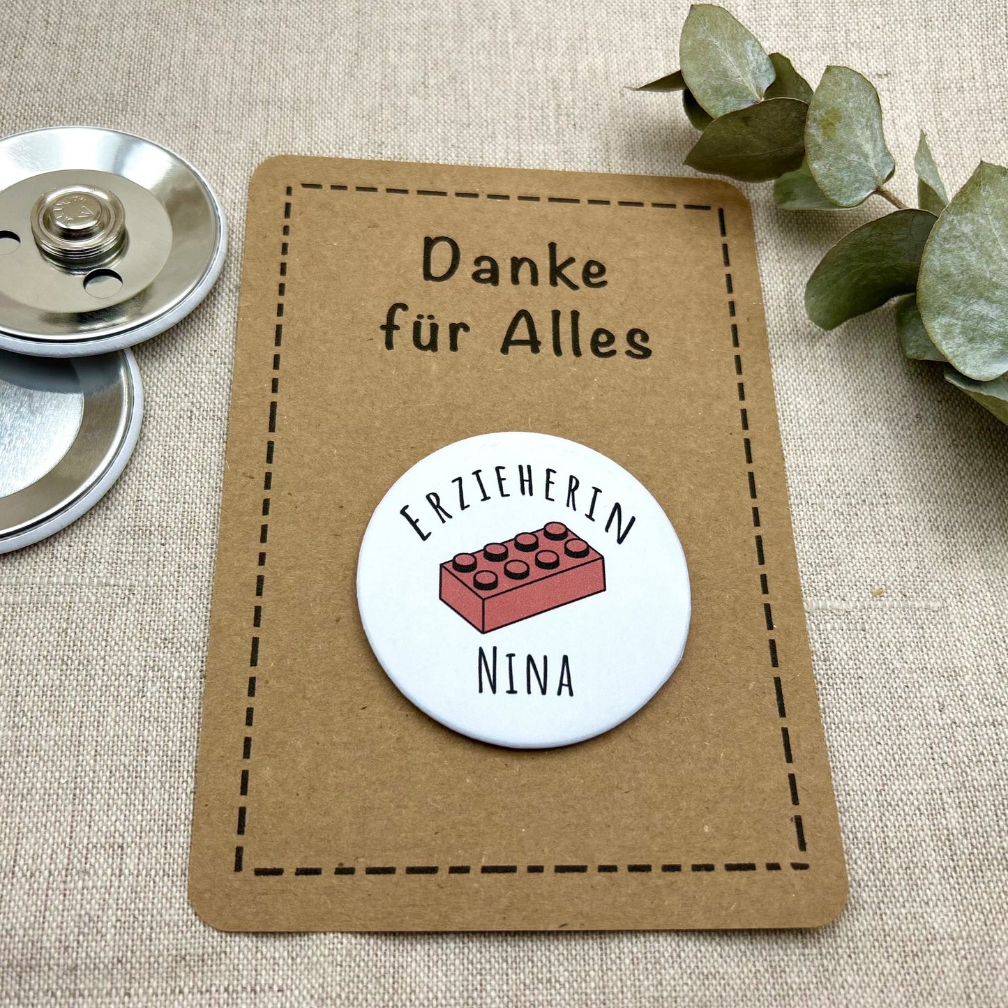 Namensschild Erzieherin PERSONALISIERT & mit Geschenkkarte nach Wahl