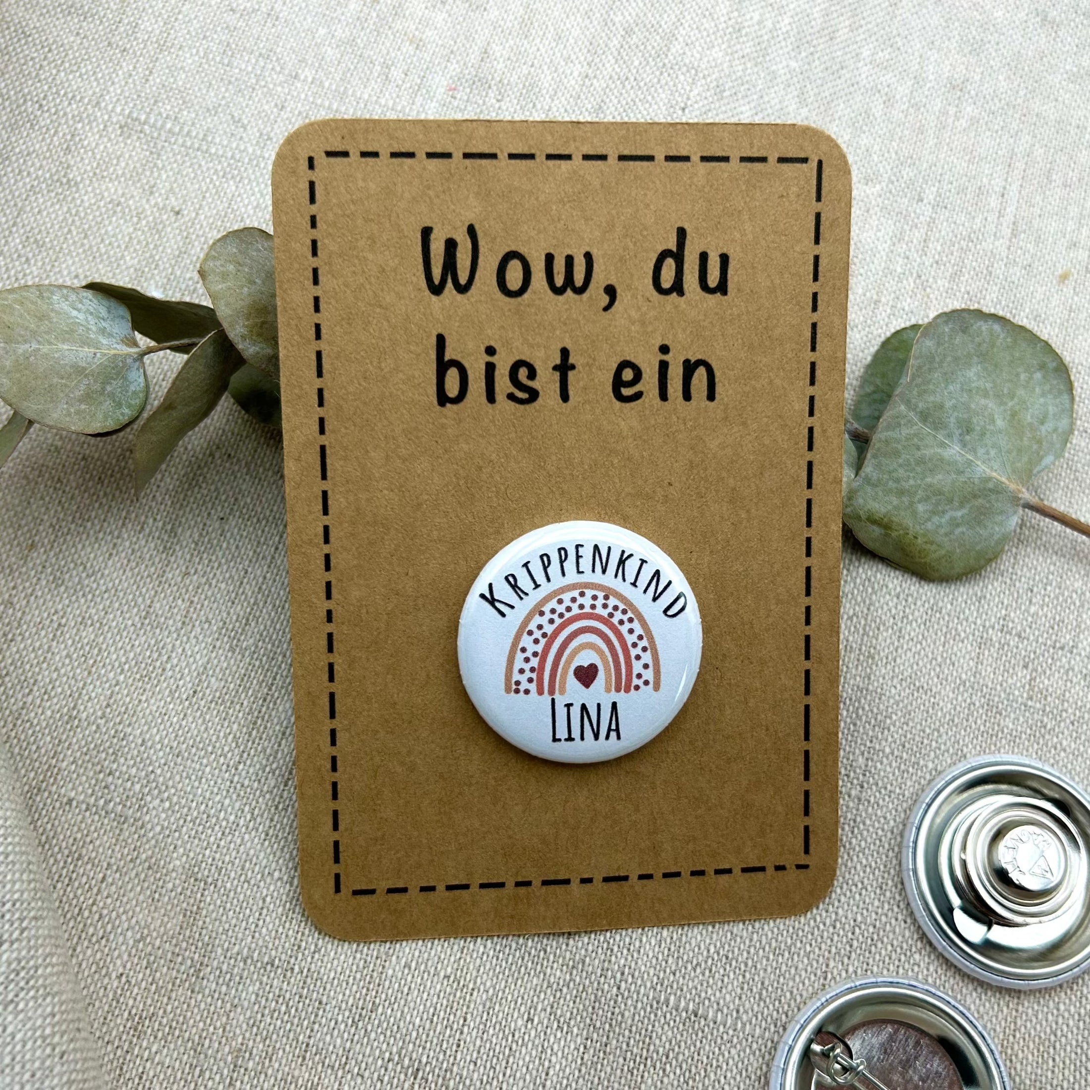 Anstecker Krippenkind Regenbogen PERSONALISIERT