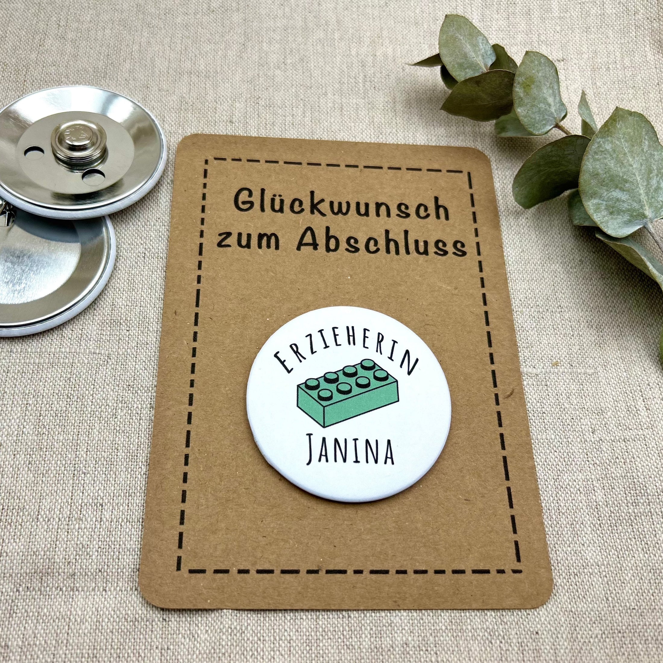 Namensschild Erzieherin PERSONALISIERT &  mit Geschenkkarte nach Wahl